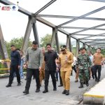 Gubsu Bobby Tinjau Jembatan Batang Angkola Usai Diperbaiki